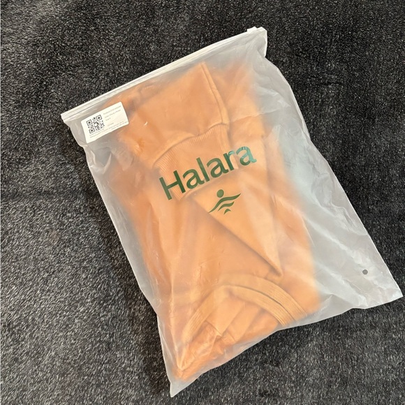 Halara cropped sweatshirt with removable hood - Picture 2 of 16